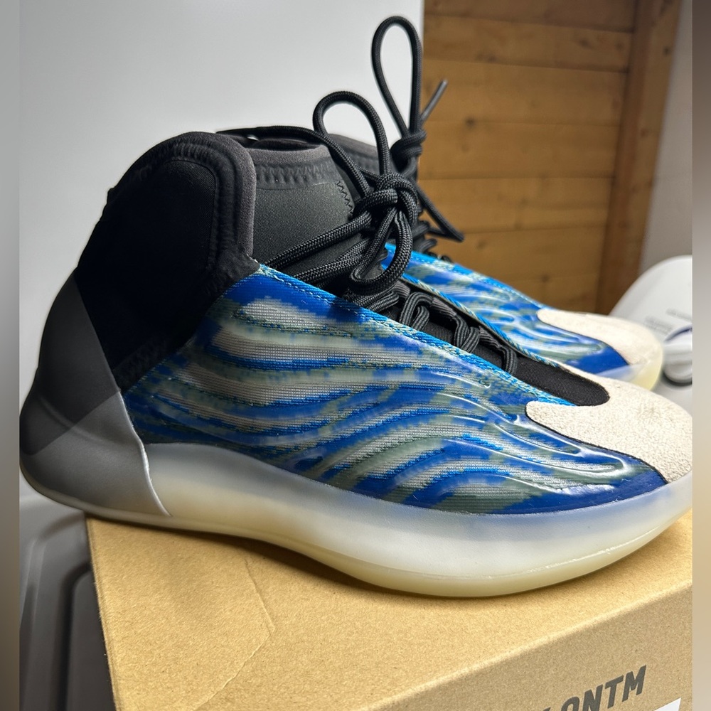 Yeezy Quantum 'Frozen Blue' size US 7.5